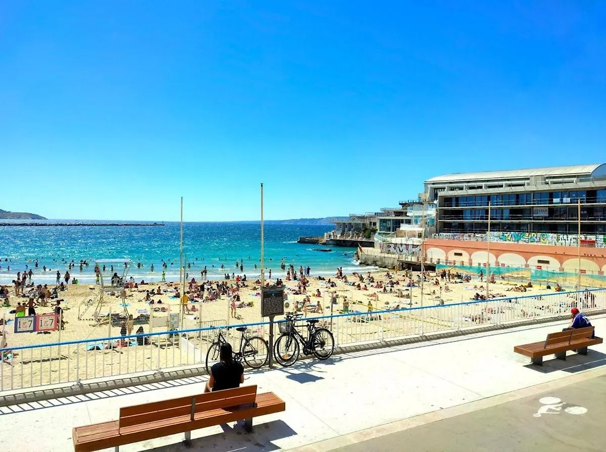 Le Chant Des Vagues Marseille 0*,  France